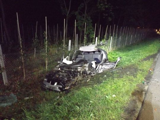(ZDJĘCIA) Fatalne zderzenie w Miłobądzu. Trzeba było ciąć auto