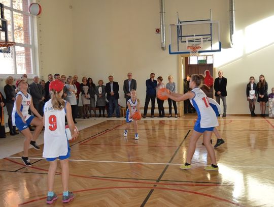 (ZDJĘCIA) Otwarto salę gimnastyczną w SP 5. Nowoczesność w starych murach!