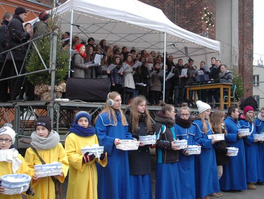 (ZDJĘCIA) Podzielili się opłatkiem na pl. Św. Grzegorza