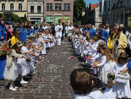 (ZDJĘCIA) Setki mieszkańców w procesji tczewskiej fary!