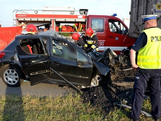 ZDJĘCIA Śmiertelny wypadek na A1. Zginęła kierująca samochodem osobowym