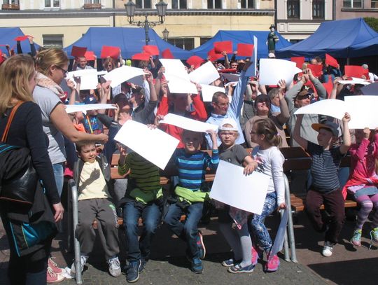 (ZDJĘCIA) Stragany i niezwykły koncert na pl. Hallera