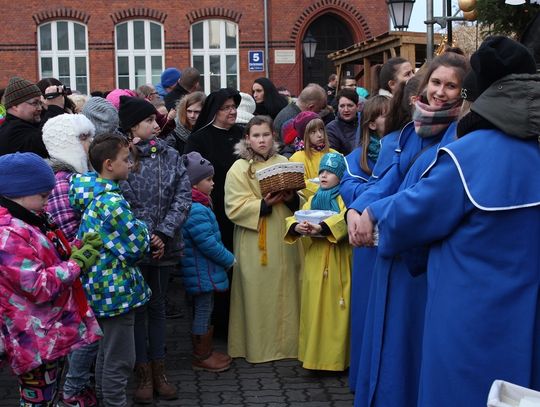 (ZDJĘCIA) Tczewski opłatek na nami! Setki mieszkańców na pl. Hallera