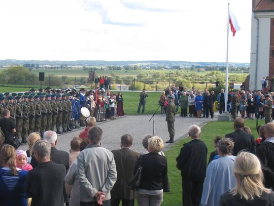 (ZDJĘCIA) Wyjątkowe uroczystości w Gniewie! Setki mieszkańców na &quot;Żołnierskich Gniewinkach&quot;