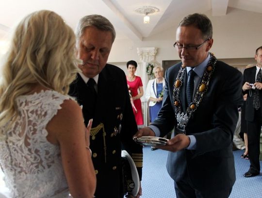 ZDJĘCIA: Wyjątkowy ślub. Prezydent udzielił pierwszego w swojej karierze ślubu 