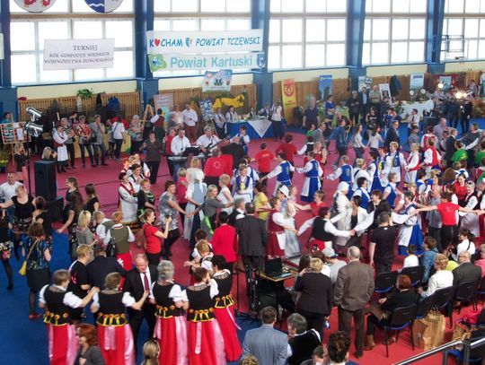 (ZDJĘCIA) XII Turniej KGW.  Do zabrania nagród potrzebny był... autobus 