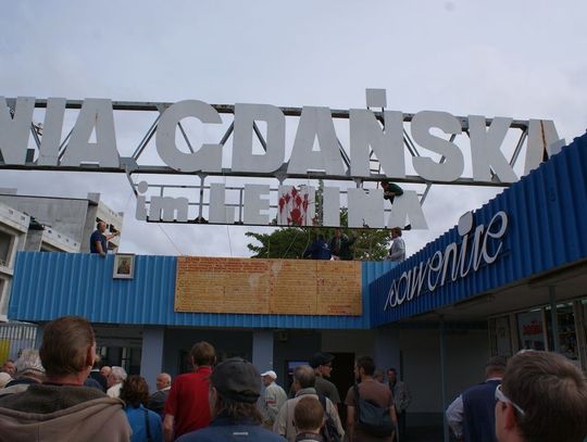 Zdjęli &quot;Lenina&quot; z bramy stoczni, prokuratura umorzyła donos na &quot;Solidarność&quot;