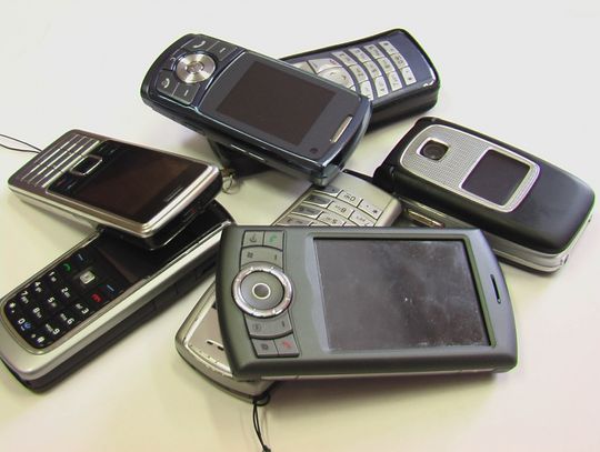 Ze sfałszowanym dowodem po komórki