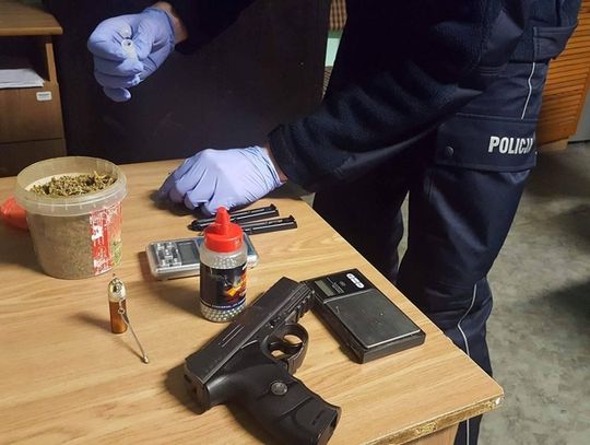 Ze strychu strzelał do samochodu