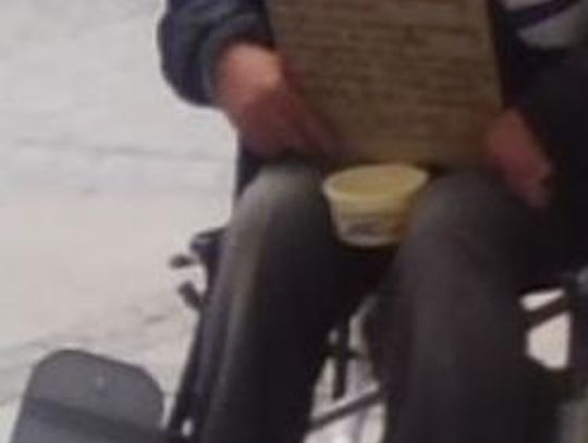 Żebrał na kradzionym wózku inwaldzkim