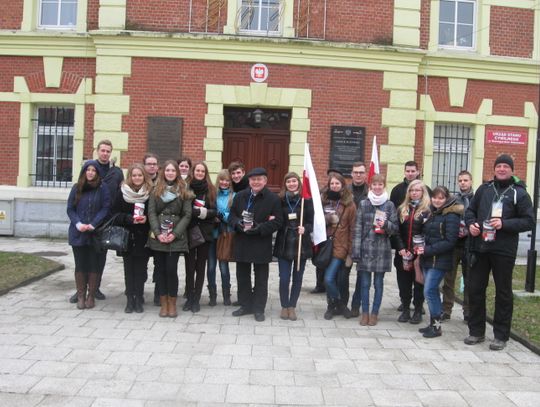 Zebrali ponad 18 tys. na ekshumację żołnierzy