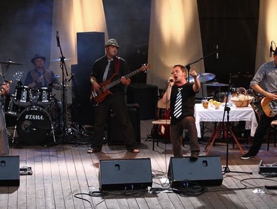 Zespół Black Flowers nagrywa do tekstów Grzegorza Ciechowskiego