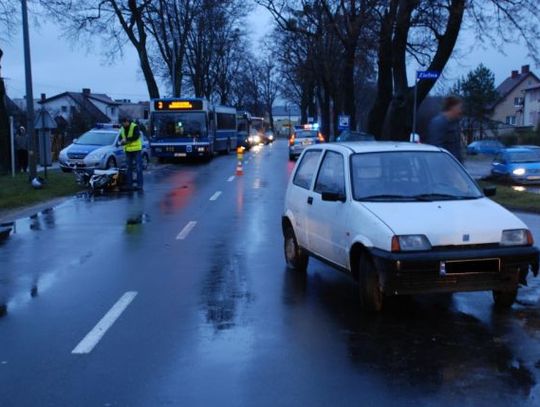 Zginął kierowca skutera. Czołowo w cinquecento