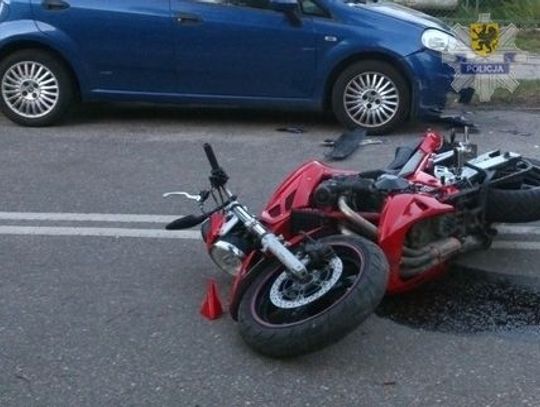 Zginął kierowca suzuki. Motocyklem w fiata