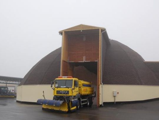 Zima blisko. Cztery tony soli czeka na A-1 