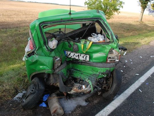 Zmiażdżony Opel - pasażerka  zabrana śmigłowcem do szpitala