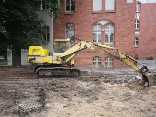 Zmodernizują główne wejście do szkoły