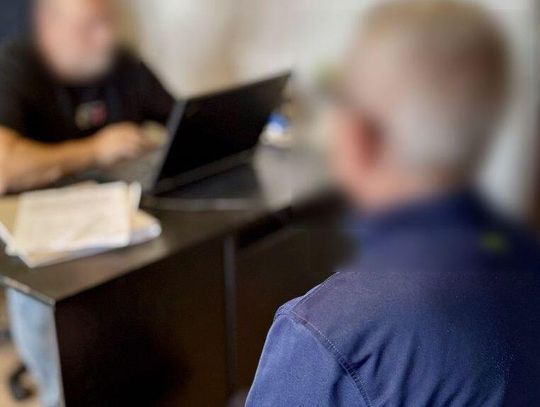 Znalazł cudzą kartę, ale jej nie oddał... Płacił nią w sklepach