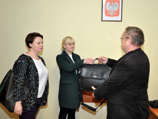 Znalazły laptopa w drodze do pracy. Policjanci zwrócili przedmiot właścicielowi