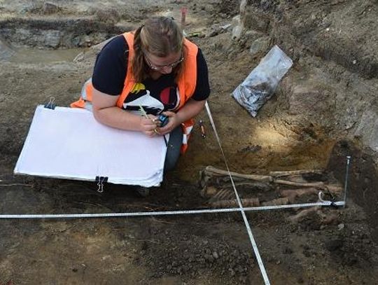 Znaleziono szczątki ludzkie. Czego szukają archeolodzy w centrum miasta? 