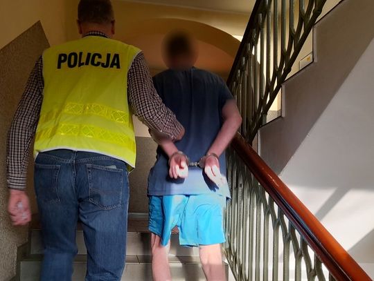 Znęcał się nad matką, złamał jej rękę. Został zatrzymany