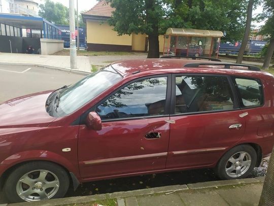 Zniszczył 5 samochodów na parkingu. Złapany na gorącym uczynku poniósł wysoką karę