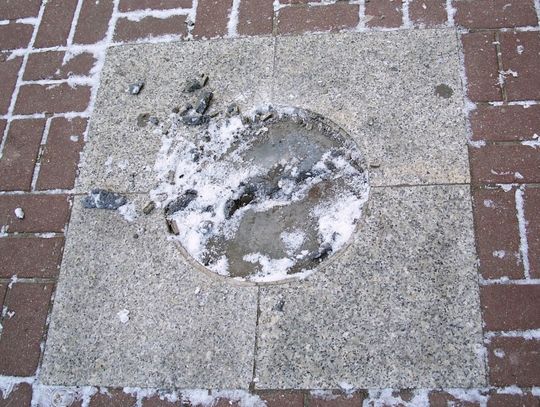 „Żniwa” złomiarzy na Starym Mieście. Inwestycja pada ofiarą wandali i złodziei