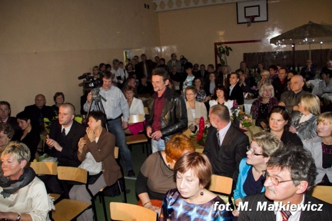 10-lecia CKZ „Nauka” - „Najpiękniejszy dar za wiedzę i serce” 10-lecia CKZ „Nauka” - „Najpiękniejszy dar za wiedzę i serce”