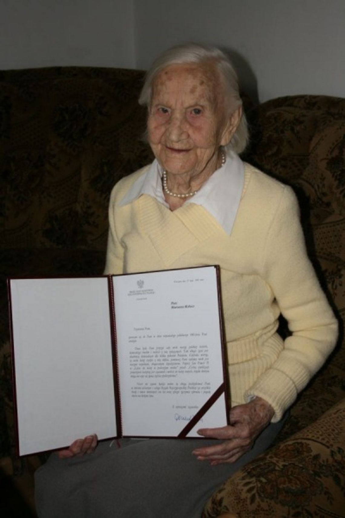 101 róż na 100. urodziny - 50. krewnych życzyło 200 lat tczewiance Mariannie Kołacz 101 róż na 100. urodziny - 50. krewnych życzyło 200 lat tczewiance Mariannie Kołacz