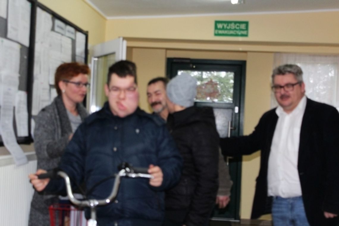 17-letni Krystian otrzymał specjalistyczny rower. Prezent od Polskiego Czerwonego Krzyża 17-letni Krystian otrzymał specjalistyczny rower. Prezent od Polskiego Czerwonego Krzyża