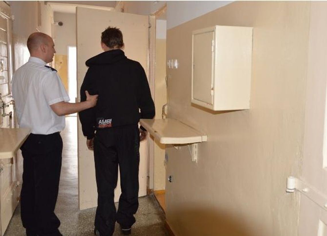 18 i 16-latek odpowiedzą za kradzież z włamaniem do domu 18 i 16-latek odpowiedzą za kradzież z włamaniem do domu