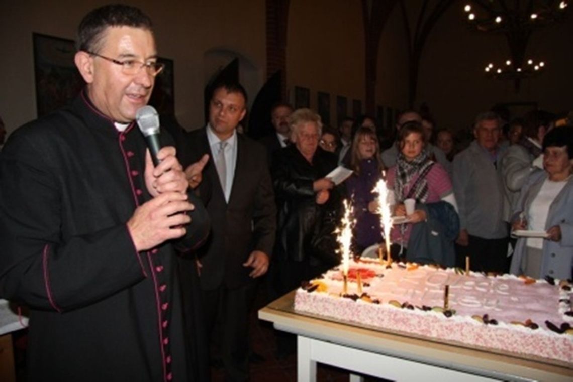 20-lecie Caritasu Diecezji Pelplińskiej - niosą pomoc tysiącom 20-lecie Caritasu Diecezji Pelplińskiej - niosą pomoc tysiącom