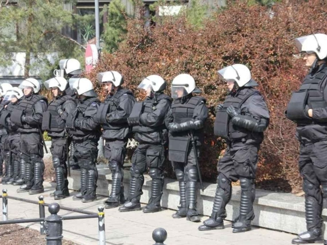 22 lipca - władze hojne dla mundurowych. Pół  miliona dla policjantów i strażaków