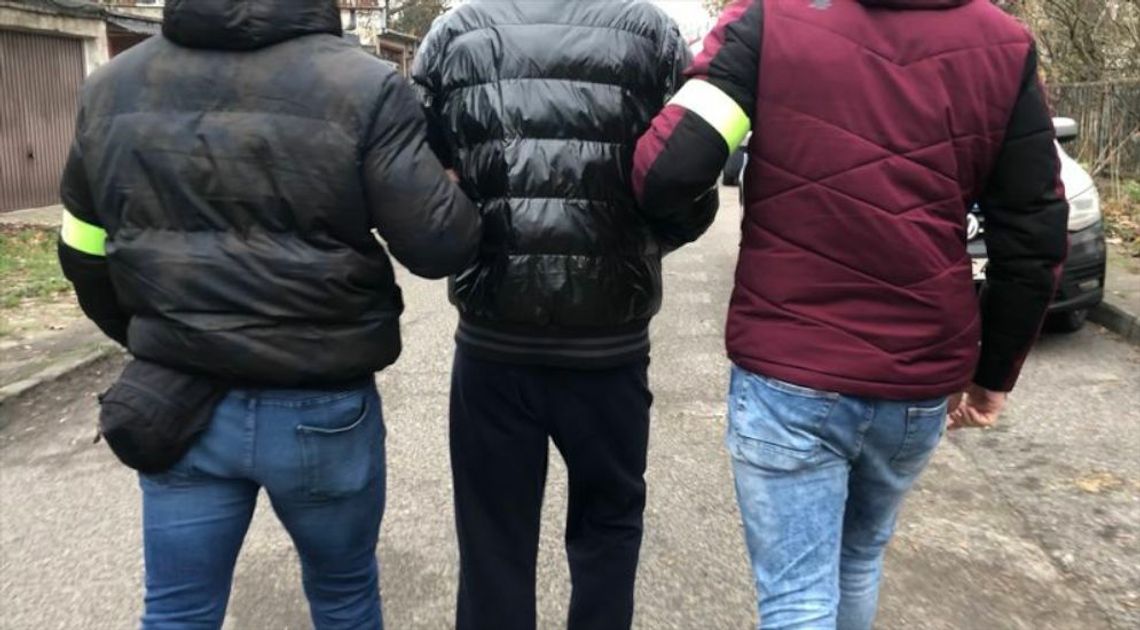 26-latek zatrzymany w związku z podpaleniami samochodów usłyszał zarzuty 26-latek zatrzymany w związku z podpaleniami samochodów usłyszał zarzuty