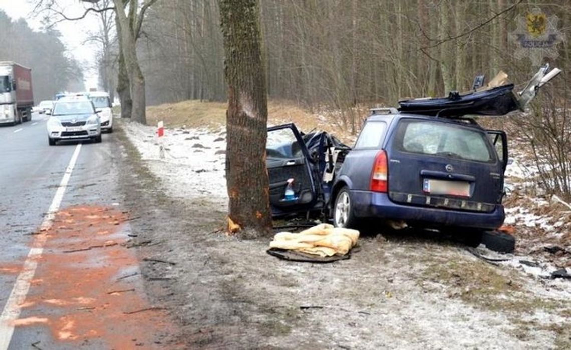 26-letni mieszkaniec powiatu tczewskiego rozbił się w sąsiednim powiecie. Ranny trafił do szpitala 26-letni mieszkaniec powiatu tczewskiego rozbił się w sąsiednim powiecie. Ranny trafił do szpitala