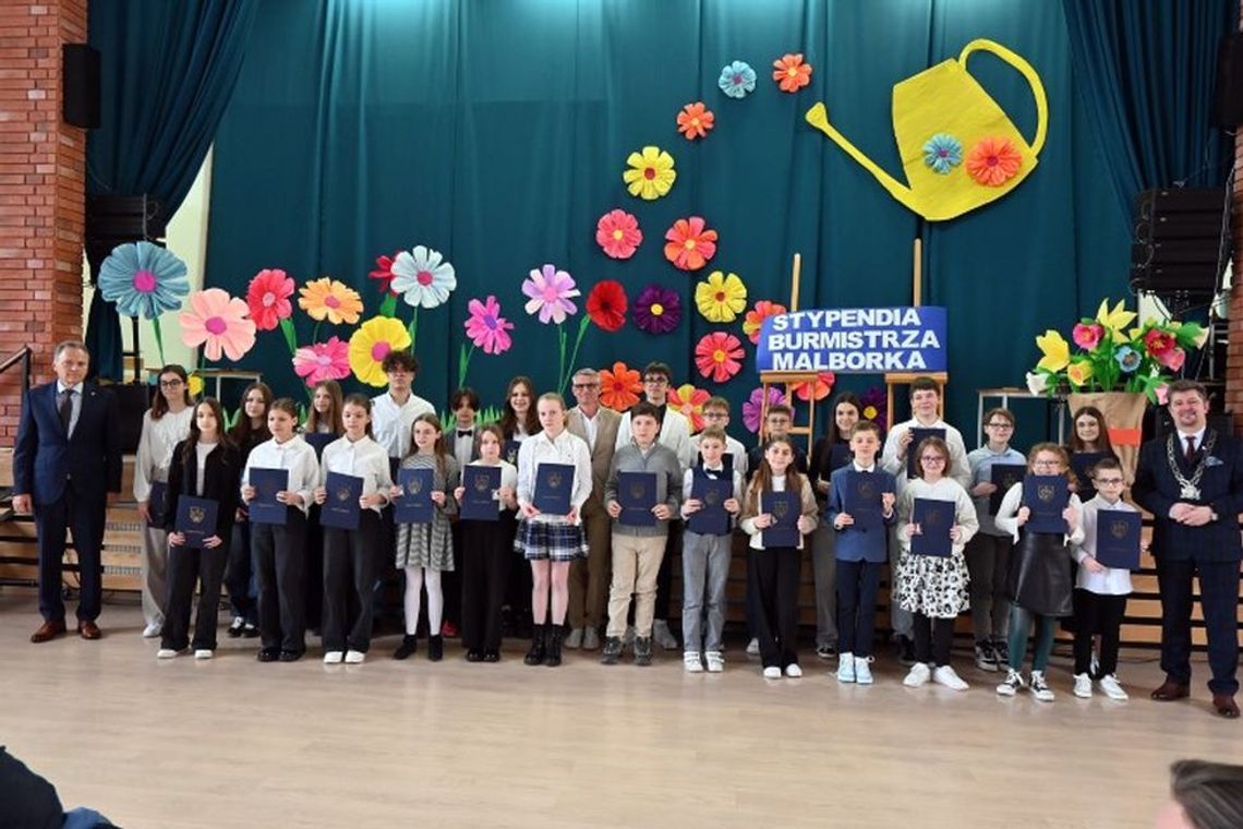 283 uczniów szkół podstawowych otrzymało stypendium burmistrza