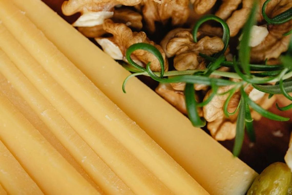 3 kluczowe cechy - tak rozpoznasz najwyższej jakości ser żółty! 3 kluczowe cechy - tak rozpoznasz najwyższej jakości ser żółty!