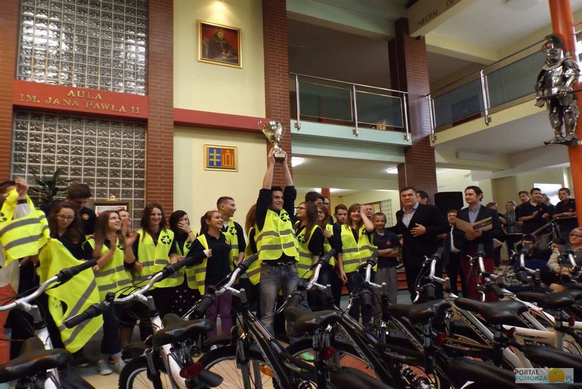 30 rowerów górskich pojechało do Klasy III B Gimnazjum w Trąbkach Wielkich 30 rowerów górskich pojechało do Klasy III B Gimnazjum w Trąbkach Wielkich