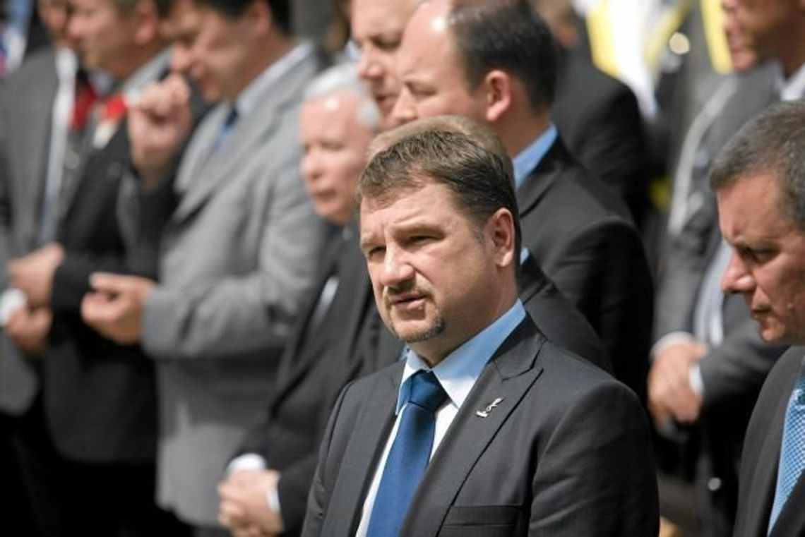 300 tys. podpisów za wyższą płacą minimalną 300 tys. podpisów za wyższą płacą minimalną