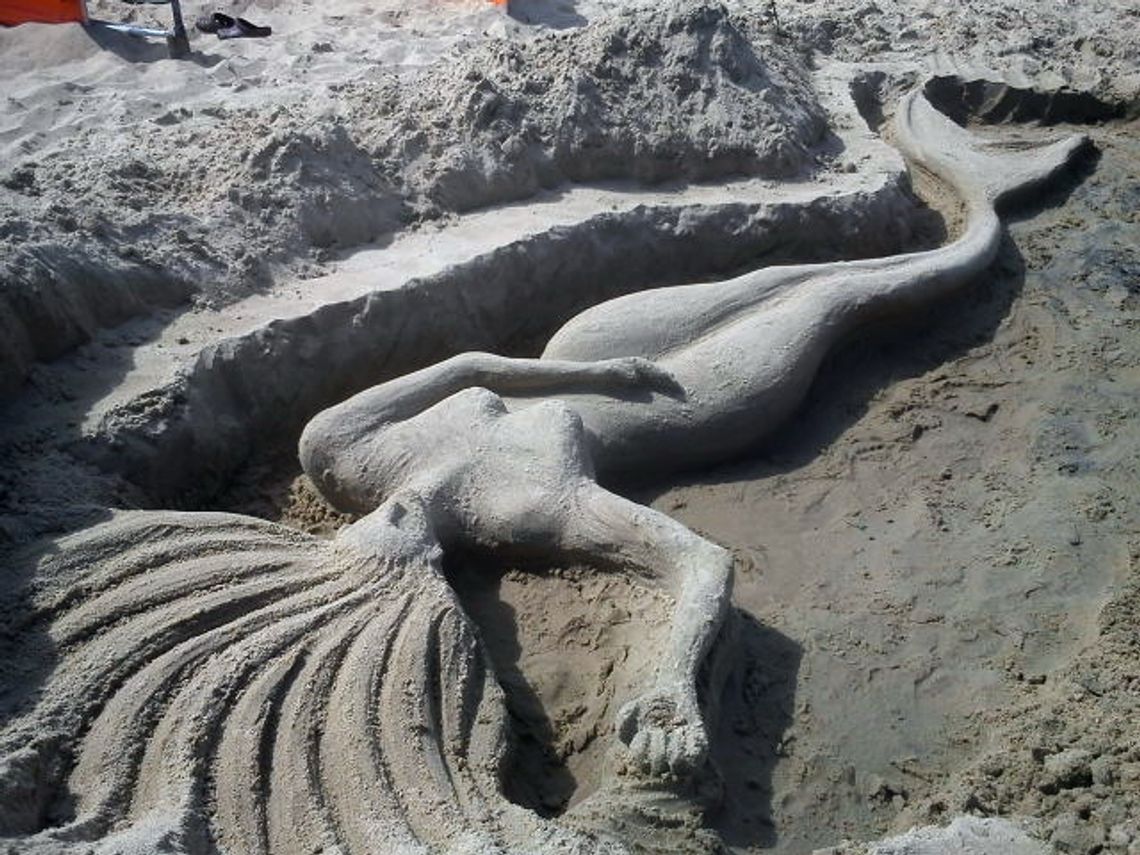 4-metrowa syrena z piasku w Jelitkowie 4-metrowa syrena z piasku w Jelitkowie