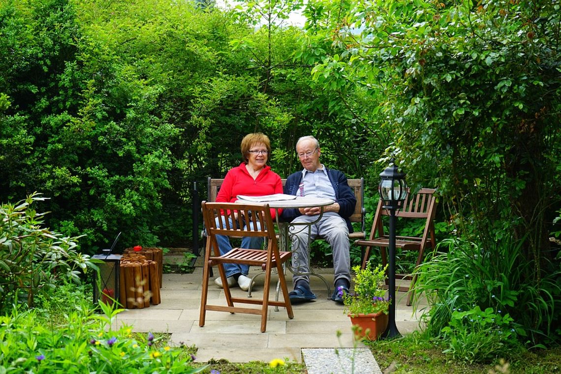4 najważniejsze porady, dzięki którym kupisz idealny stół do swojego ogrodu