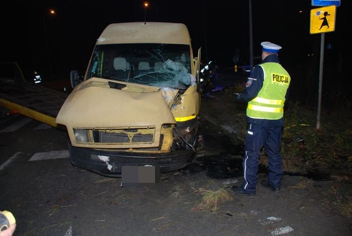 44-letni kierowca zginął w Wocławach. Auto uderzyło w latarnię.