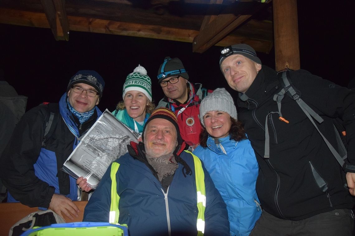 500 osób zjechało w nocy do Swarożyna. Ruszyli w las... 500 osób zjechało w nocy do Swarożyna. Ruszyli w las...