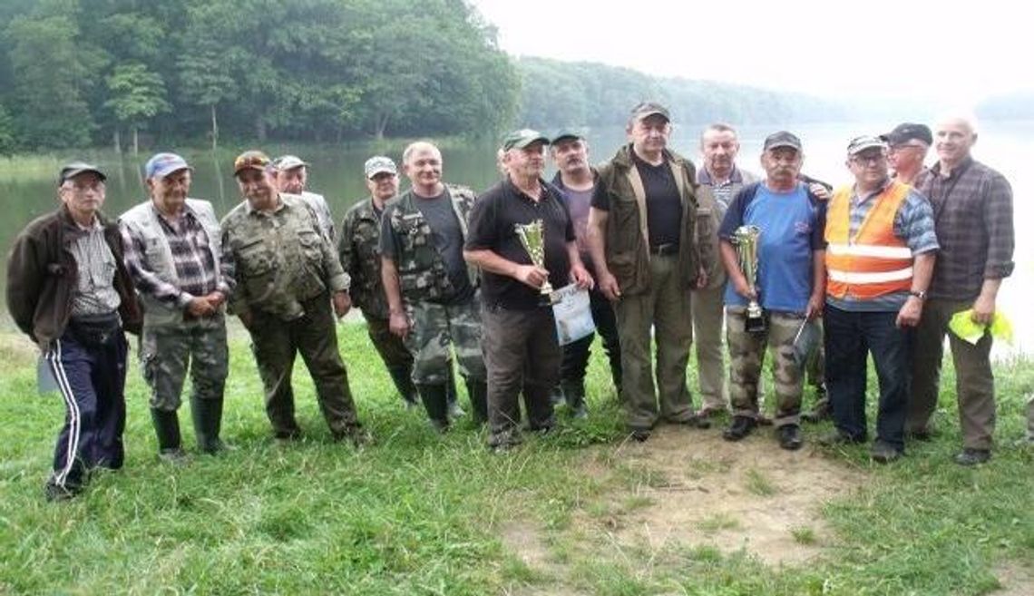6745 punktów Henryka Domachowskiego. Zawody wędkarskie nad jeziorem w Zdunach 6745 punktów Henryka Domachowskiego. Zawody wędkarskie nad jeziorem w Zdunach