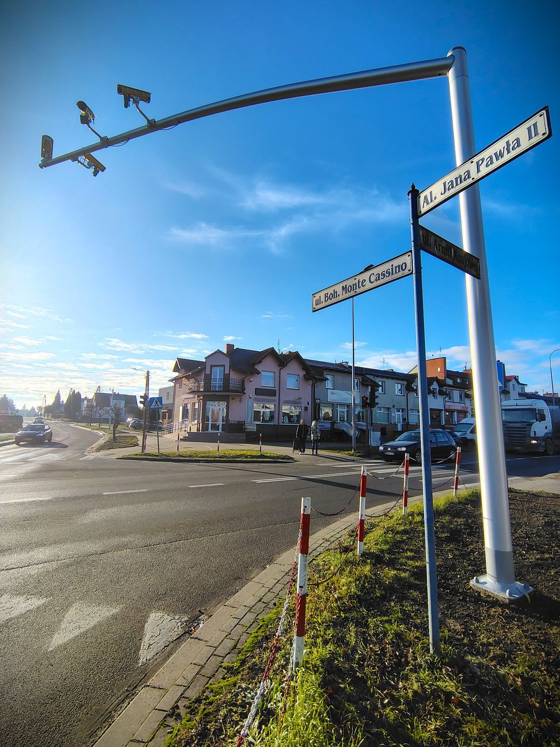 8 kamer będzie kontrolowało kierowców na newralgicznym skrzyżowaniu w mieście