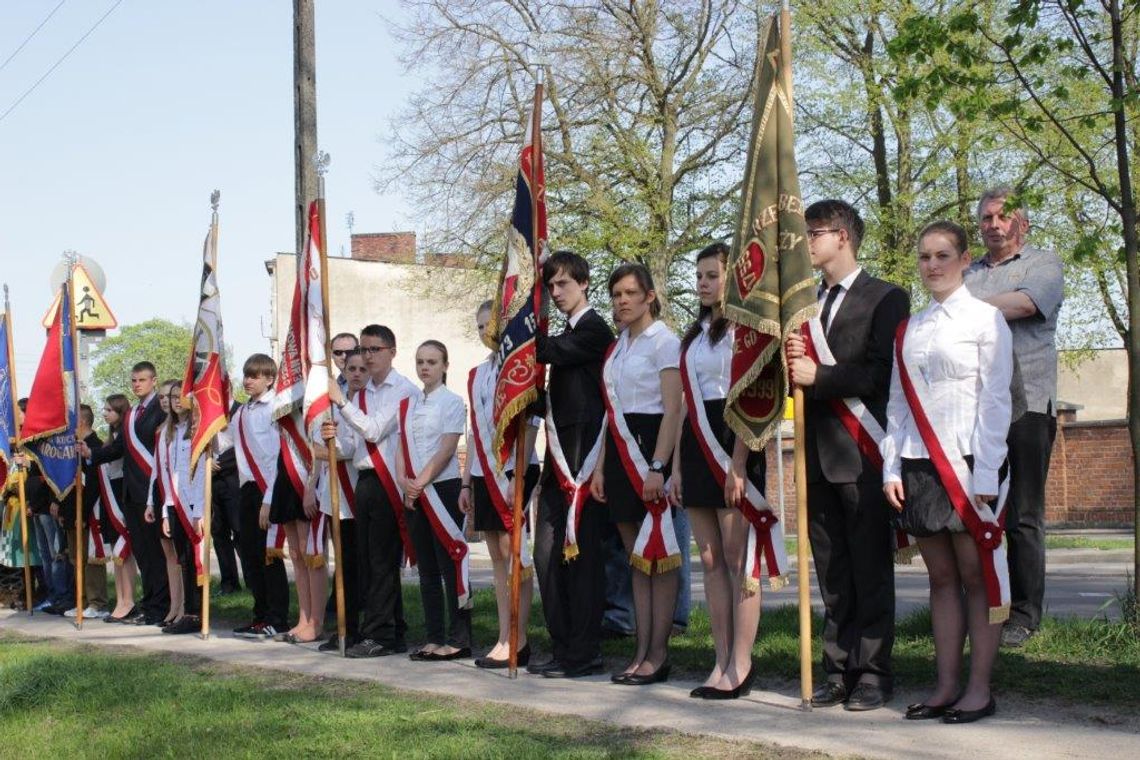 8 maja: kwiaty, wspomnienia i... żółta kartka dla Rady Miasta 8 maja: kwiaty, wspomnienia i... żółta kartka dla Rady Miasta
