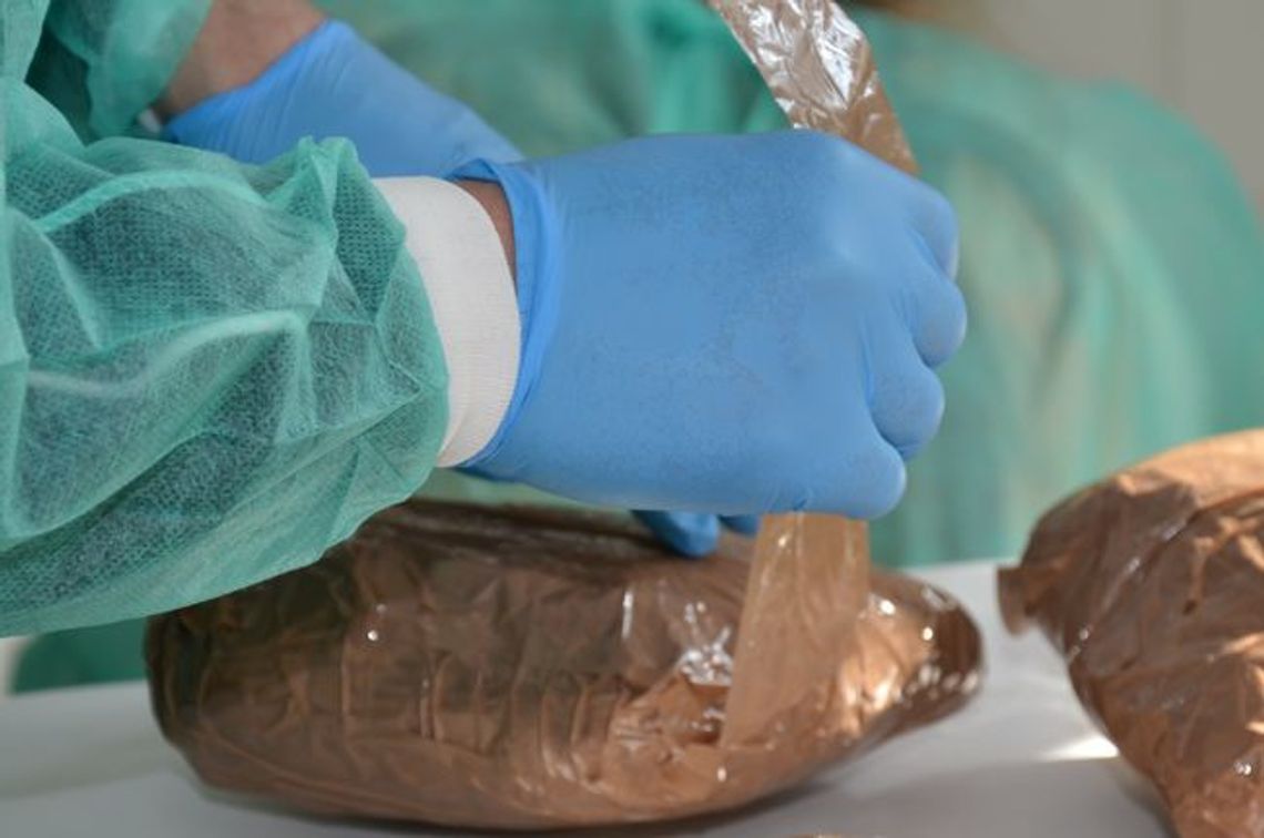 9 kg marihuany w garażu, przemytnicza skrytka w samochodzie