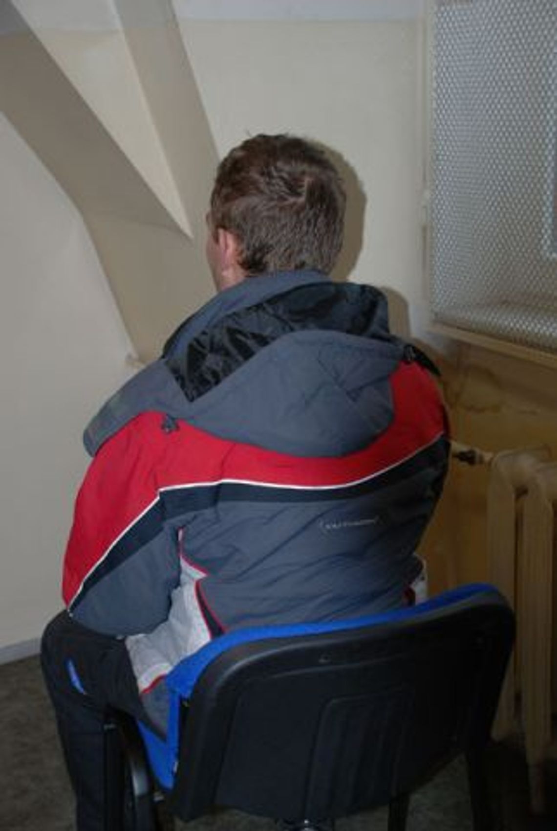 ABSOLWENT POWRÓCIŁ DO SZKOŁY, BY WYBIĆ SZEŚĆ SZYB ABSOLWENT POWRÓCIŁ DO SZKOŁY, BY WYBIĆ SZEŚĆ SZYB