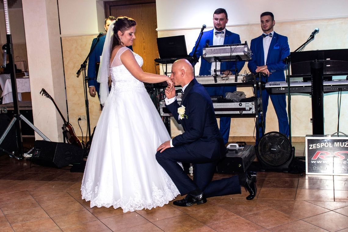 Ach, co to był za ślub! Martyna i Krzysztof powiedzieli sobie "tak" Ach, co to był za ślub! Martyna i Krzysztof powiedzieli sobie "tak"