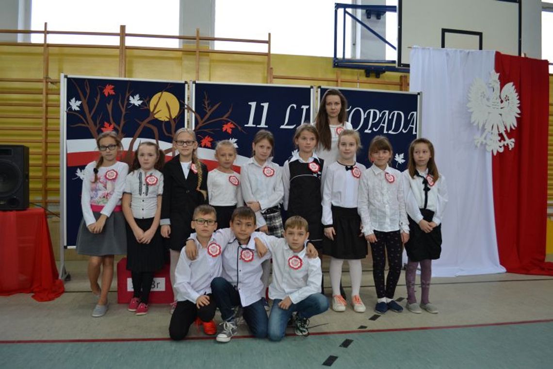Akademia z okazji 98. rocznicy  Narodowego Święta Niepodległości 11 Listopada  w Zespole Szkół w Suchym Dębie